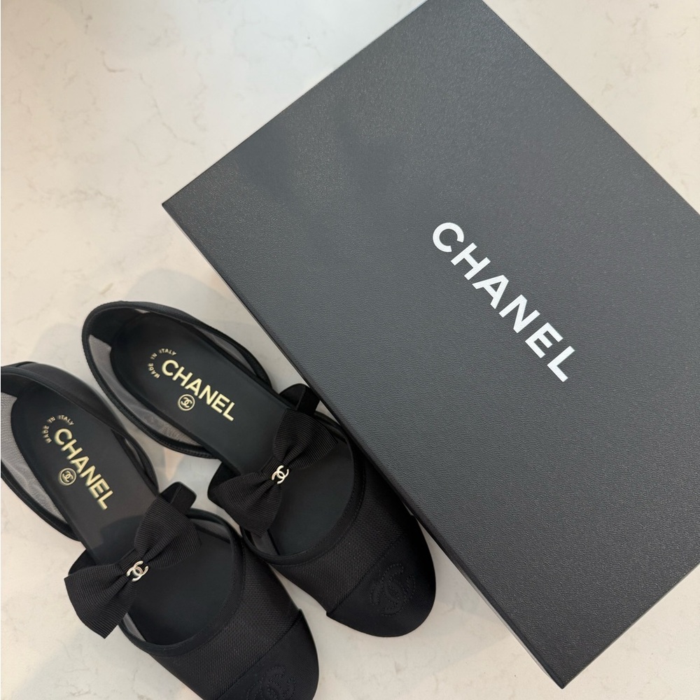 Chanel Tuxedo Flat 2025 Collection: Size 38.5.